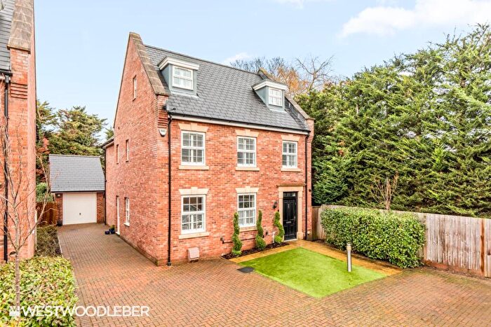 5 Bedroom Detached House For Sale In Eaton Gardens, Broxbourne, EN10