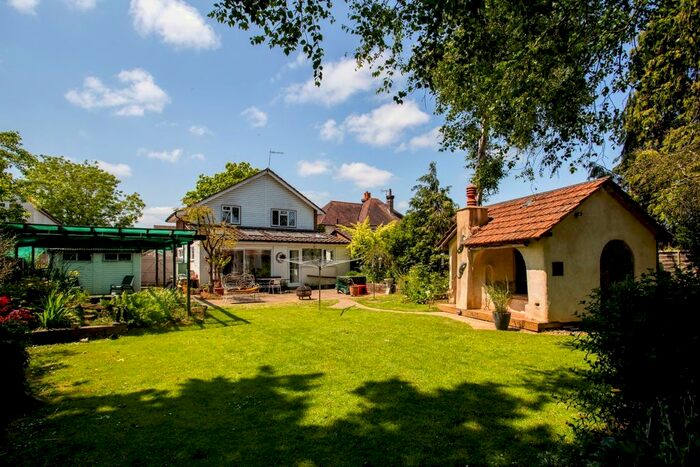 4 Bedroom Detached House To Rent In Vicarage Lane, Horley, RH6