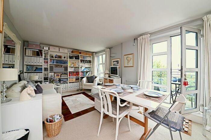 1 Bedroom Flat To Rent In Epstein Court, Essex Road, London, N1