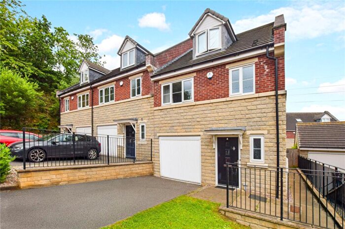 3 Bedroom End Of Terrace House For Sale In Hardwick Court, Newlay, Leeds, LS13