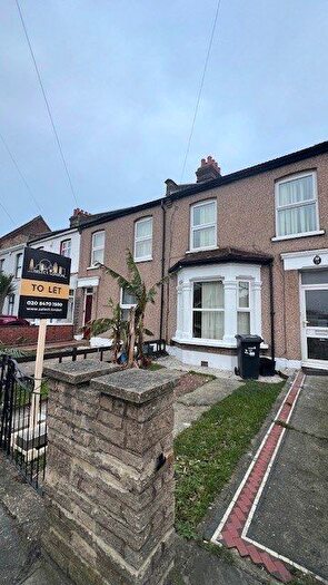 2 Bedroom Terraced House To Rent In New Road, Ilford, IG3