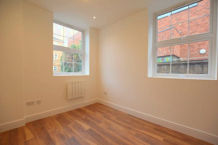 1 Bedroom Flat To Rent In Romford Road, E15
