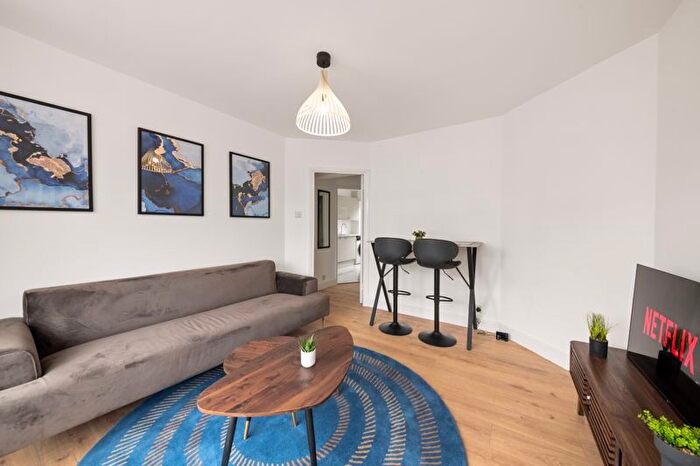 2 Bedroom Flat To Rent In Barnard Gardens, Hayes, UB4