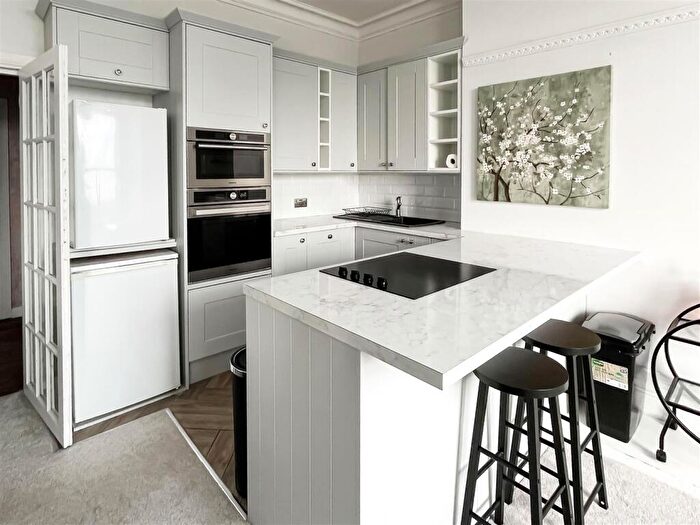 1 Bedroom Apartment For Sale In South Terrace, Littlehampton, BN17
