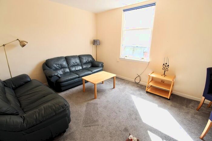 2 Bedroom Flat To Rent In Bon Accord Terrace, Top Floor, AB11