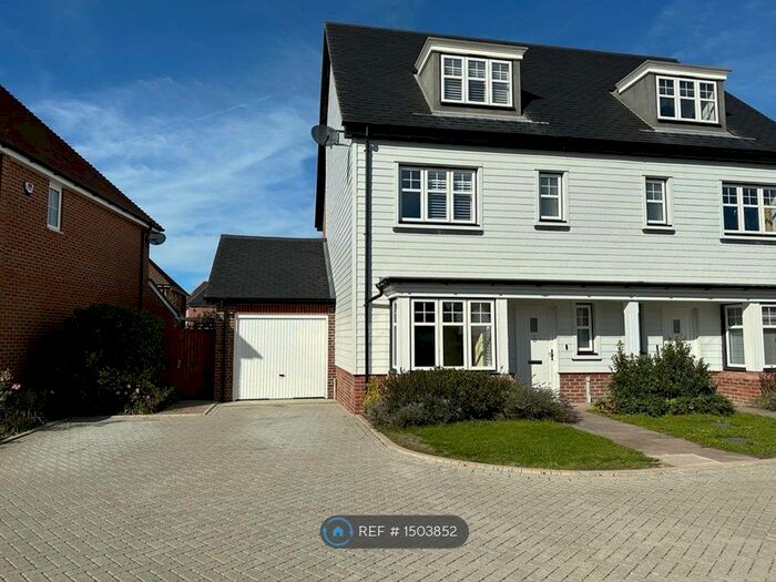 3 Bedroom Semi-Detached House To Rent In Kestrel Walk, Fleet, GU51