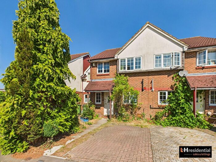 3 Bedroom Terraced House For Sale In Milland Court, Borehamwood, WD6