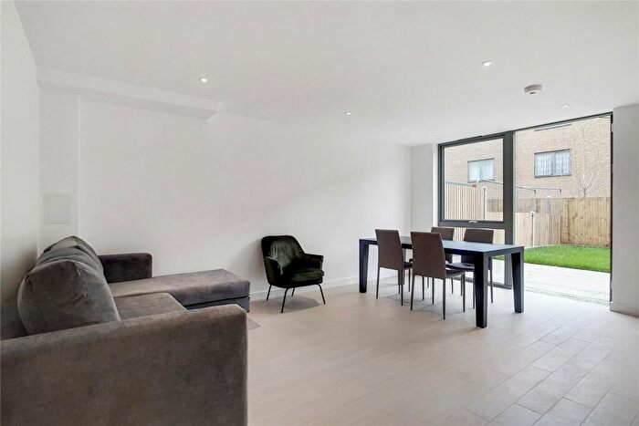 2 Bedroom Apartment To Rent In Packington Square London, N1