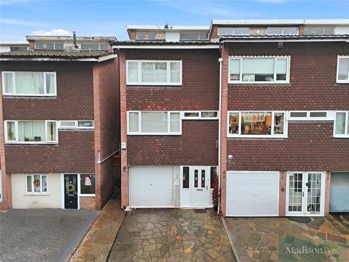 3 Bedroom End Of Terrace House For Sale In Willowmead, Chigwell, Essex, IG7