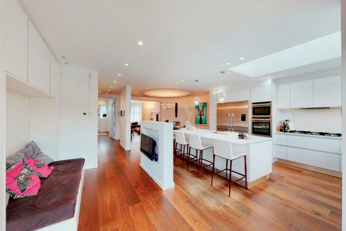 4 Bedroom Semi-Detached House To Rent In Wentworth Road, Golders Green, NW11