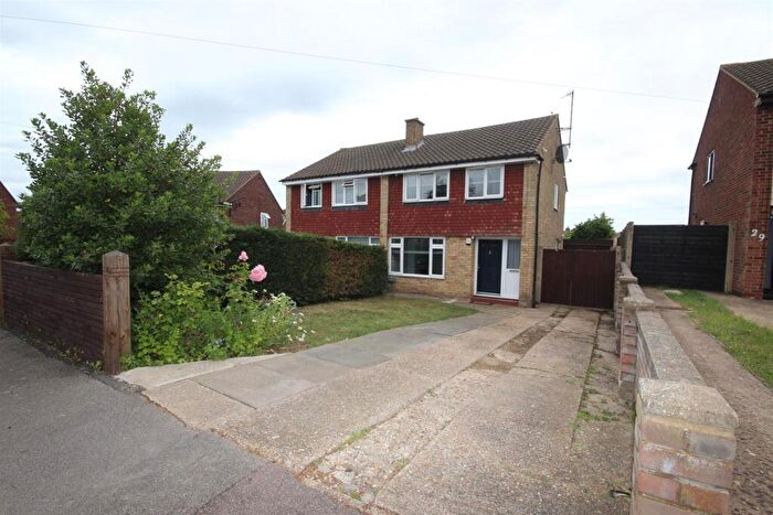 3 Bedroom Semi-Detached House For Sale In Cotswold Close, Bedford, MK41