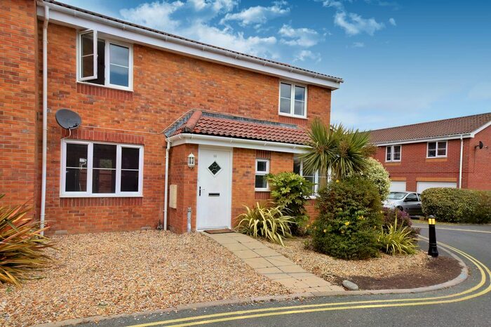 4 Bedroom Semi-Detached House To Rent In Brickfield Close, Newport, PO30