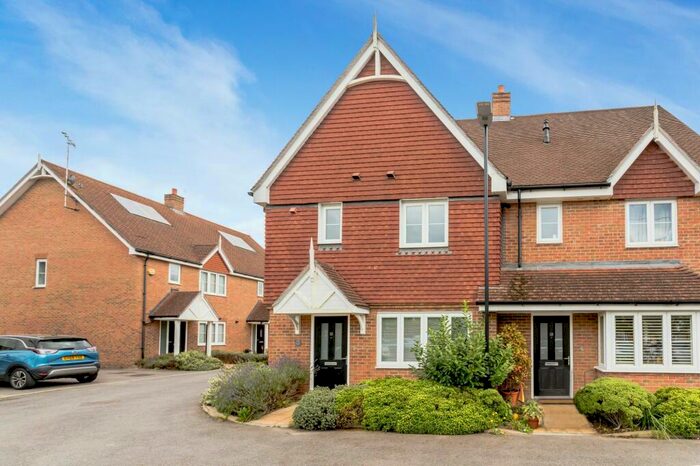 4 Bedroom Semi-Detached House To Rent In Edwards Close, Broadbridge Heath, RH12