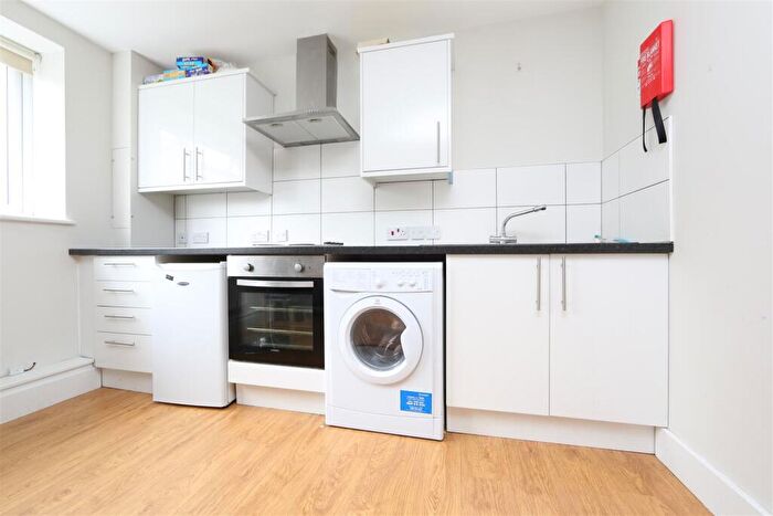 Studio To Rent In Chapel Walk, Hendon, London, NW4