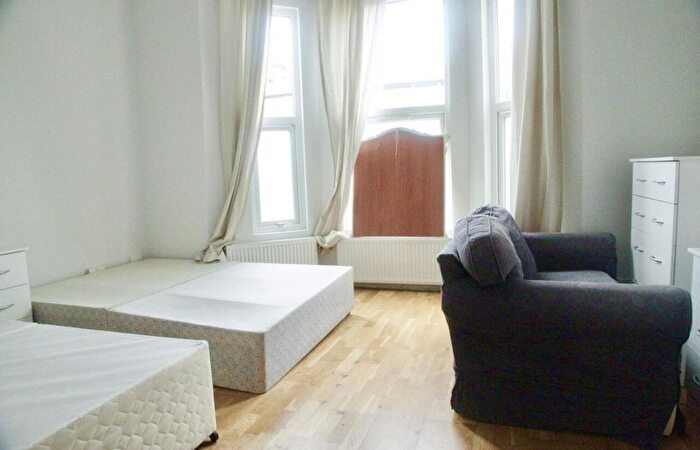 4 Bedroom Property To Rent In Rossiter Road, London, SW12