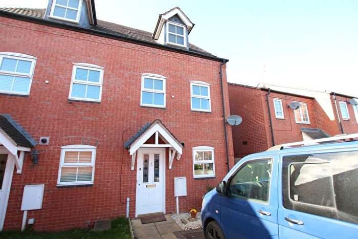 3 Bedroom House To Rent In Deer Close, Grange Park, Northampton, NN4
