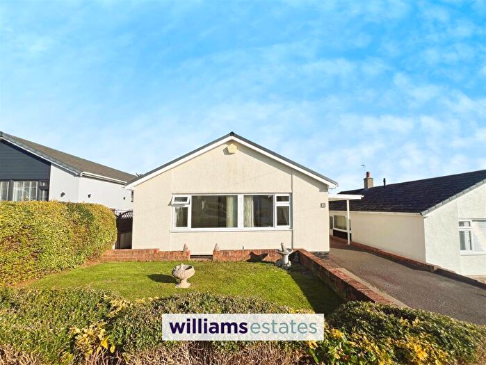 2 Bedroom Detached Bungalow For Sale In Oakwood Close, Mold, CH7