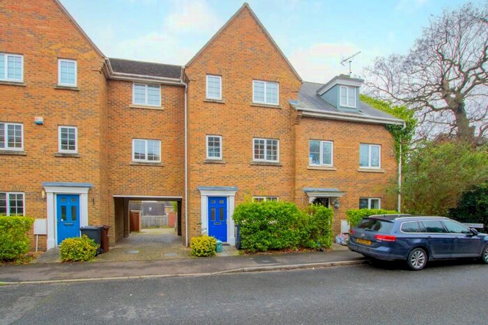 5 Bedroom Town House To Rent In Bradford Drive, Colchester, Essex, CO4