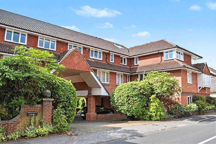2 Bedroom Apartment For Sale In Guildford Road, Farnham, Surrey, GU9