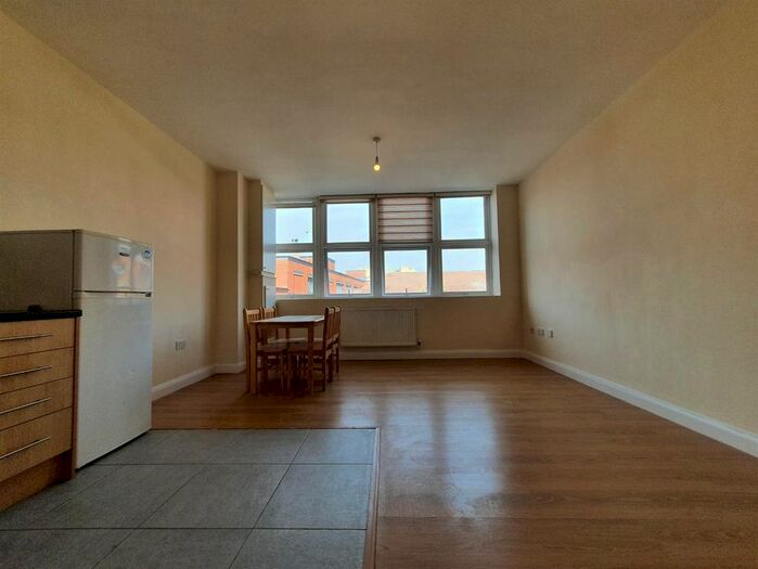 1 Bedroom Flat To Rent In High Street, Slough, SL1
