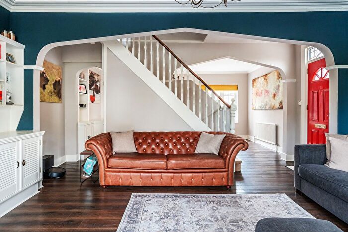 4 Bedroom End Of Terrace House For Sale In Heron Road, Twickenham, London, TW1
