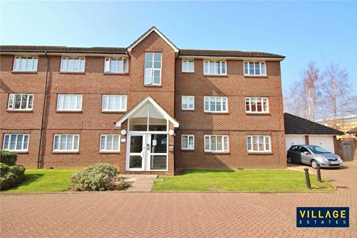 3 Bedroom Flat For Sale In Corfe Close, Borehamwood, WD6