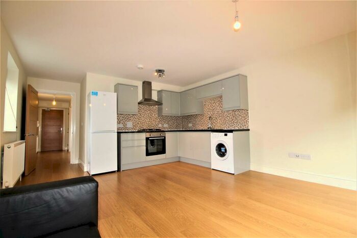 1 Bedroom Apartment To Rent In New Wanstead, London, E11