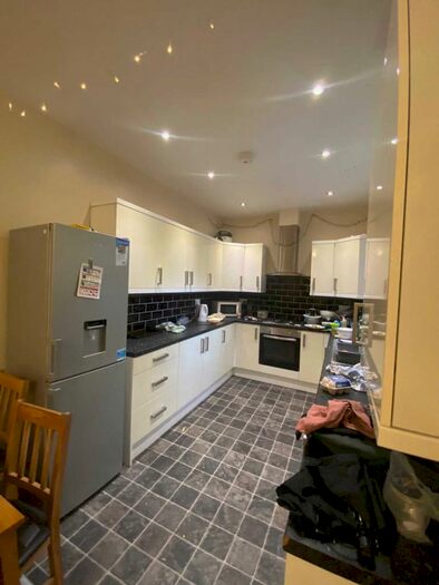 5 Bedroom Terraced House To Rent In Albion Road, Fallowfield, M14