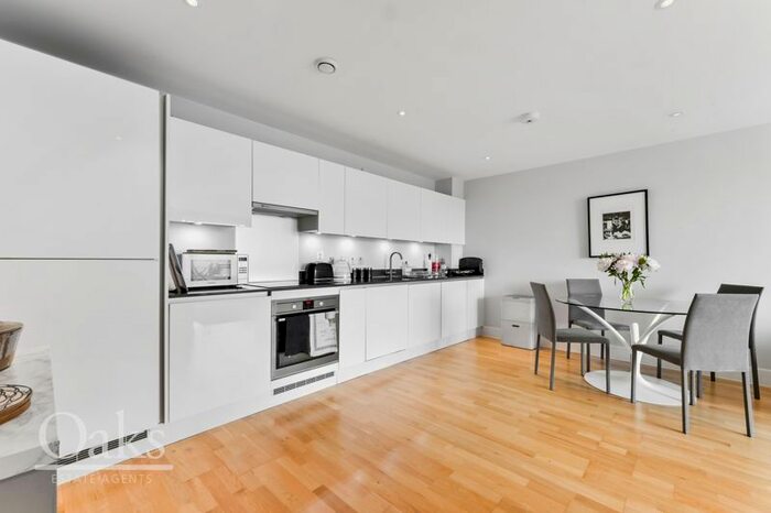 2 Bedroom Flat To Rent In Streatham High Road, London, SW16