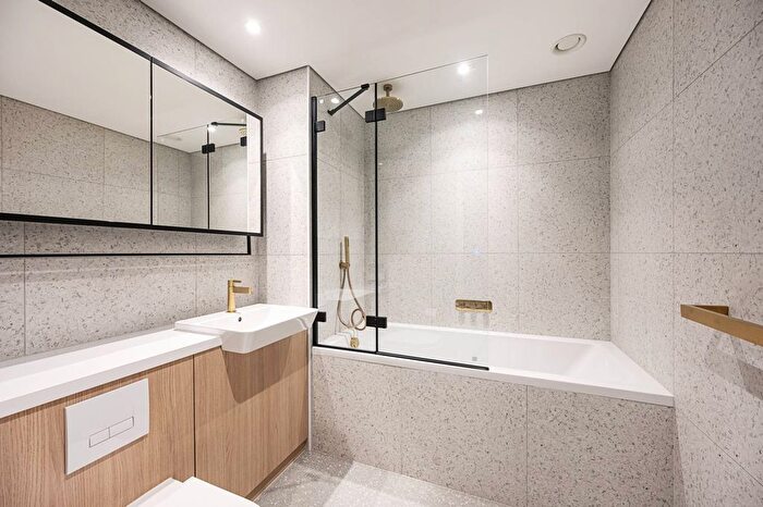 1 Bedroom Flat To Rent In The Silk District, Whitechapel, London, E1