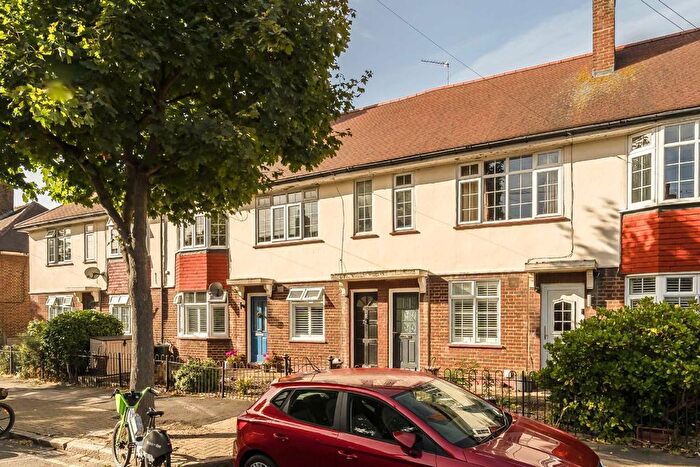 2 Bedroom Flat To Rent In Godley Road, Earlsfield, SW18