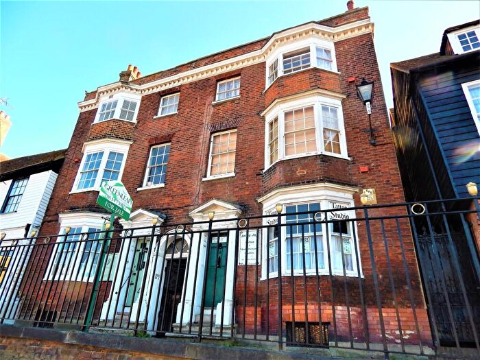 2 Bedroom Flat To Rent In St Margarets Bank, Rochester, ME1