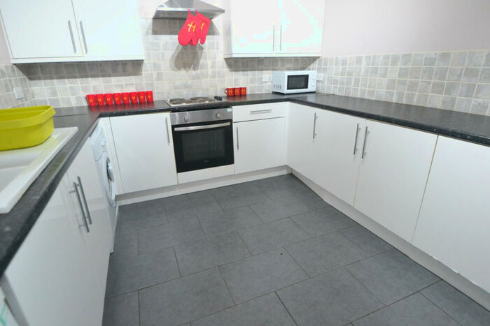 8 Bedroom Detached House To Rent In Derby Grove, Lenton, Nottingham, NG7