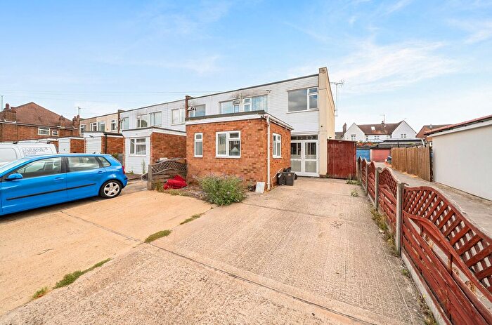 4 Bedroom End Terrace House For Sale In Britain Street, Dunstable, Bedfordshire, LU5