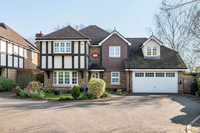 5 Bedroom Detached House For Sale In Hazelway Close, Fetcham, KT22
