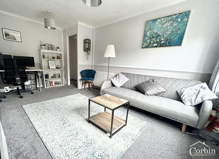 1 Bedroom Apartment For Sale In Maidment Close, Bournemouth, BH11