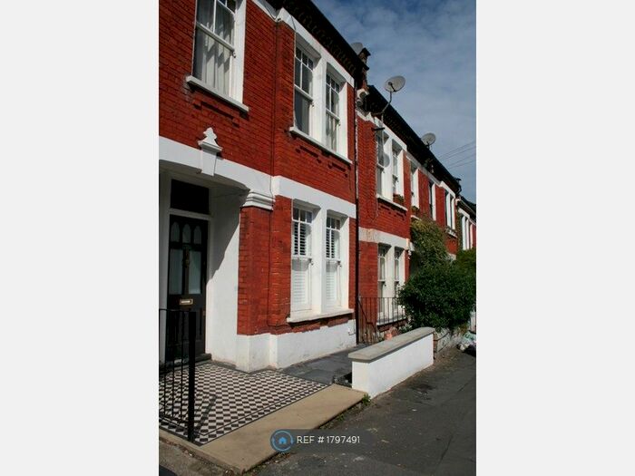 4 Bedroom Maisonette To Rent In Kingswood Road, Clapham, SW2