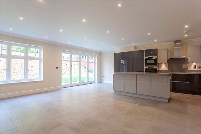 2 Bedroom Flat To Rent In Aston House, High Street, Wargrave, RG10