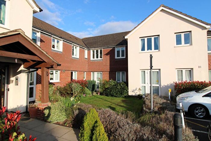 1 Bedroom Flat For Sale In Potters Court, Potters Bar, EN6