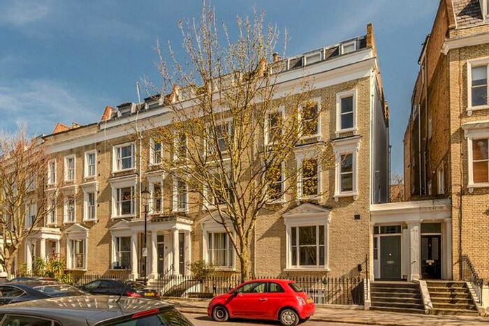 2 Bedroom Flat To Rent In Eardley Crescent, Earls Court, London, SW5