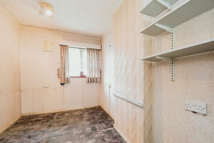 3 Bedroom Terraced House For Sale In Thatches Grove, Romford, RM6