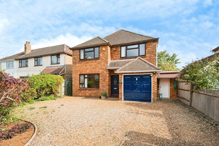 4 Bedroom Detached House For Sale In Chacombe Road, Middleton Cheney, Northamptonshire, OX17