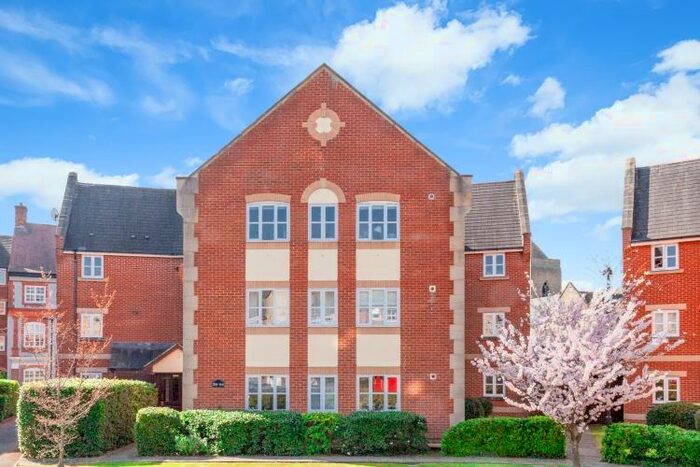 2 Bedroom Apartment To Rent In Bennett Crescent, Oxford, OX4