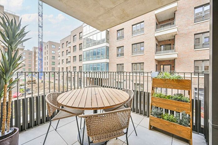 2 Bedroom Flat For Sale In North Gate Park, Harringay, London, N15