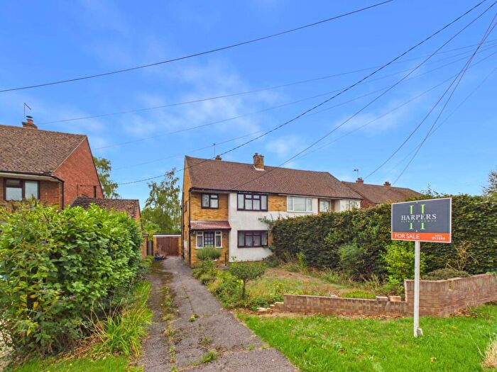 3 Bedroom Semi-Detached House For Sale In Churchway, Haddenham, HP17