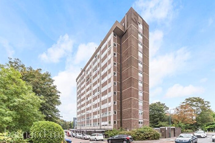 2 Bedroom Flat To Rent In Grange Vale, Sutton, SM2