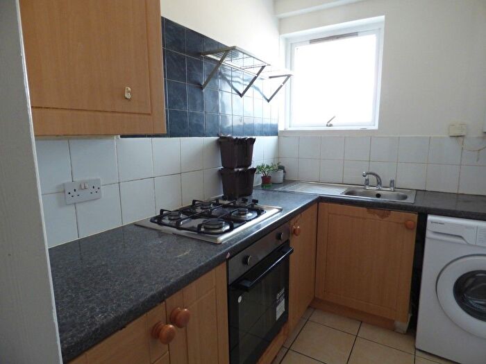 2 Bedroom Flat To Rent In Eve Road, Leytonstone, E11