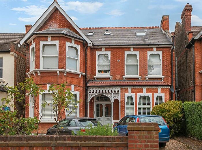 2 Bedroom Flat For Sale In Walm Lane, London, NW2