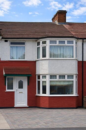 Studio To Rent In Coniston Avenue, Perivale, Greenford, UB6