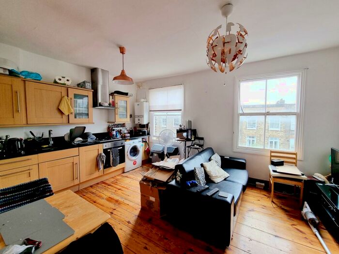 3 Bedroom Flat To Rent In Davenant Road, London, N19